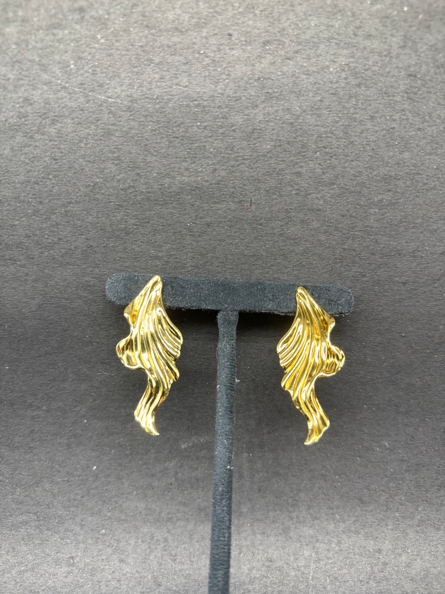 Elegant Sculpted Wave Gold Earrings