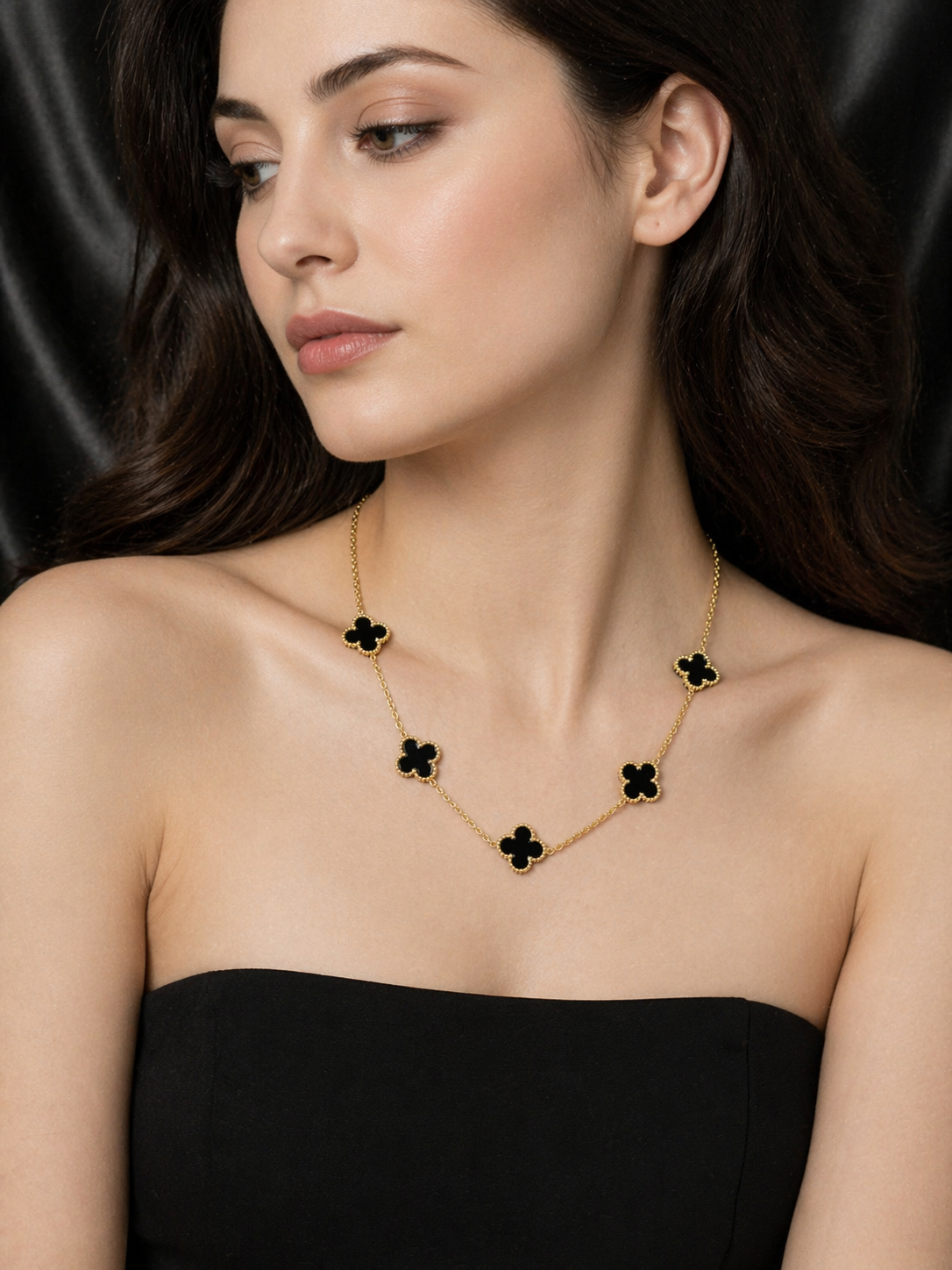 Black Clover Charm Necklace – Elegant Gold Statement Piece