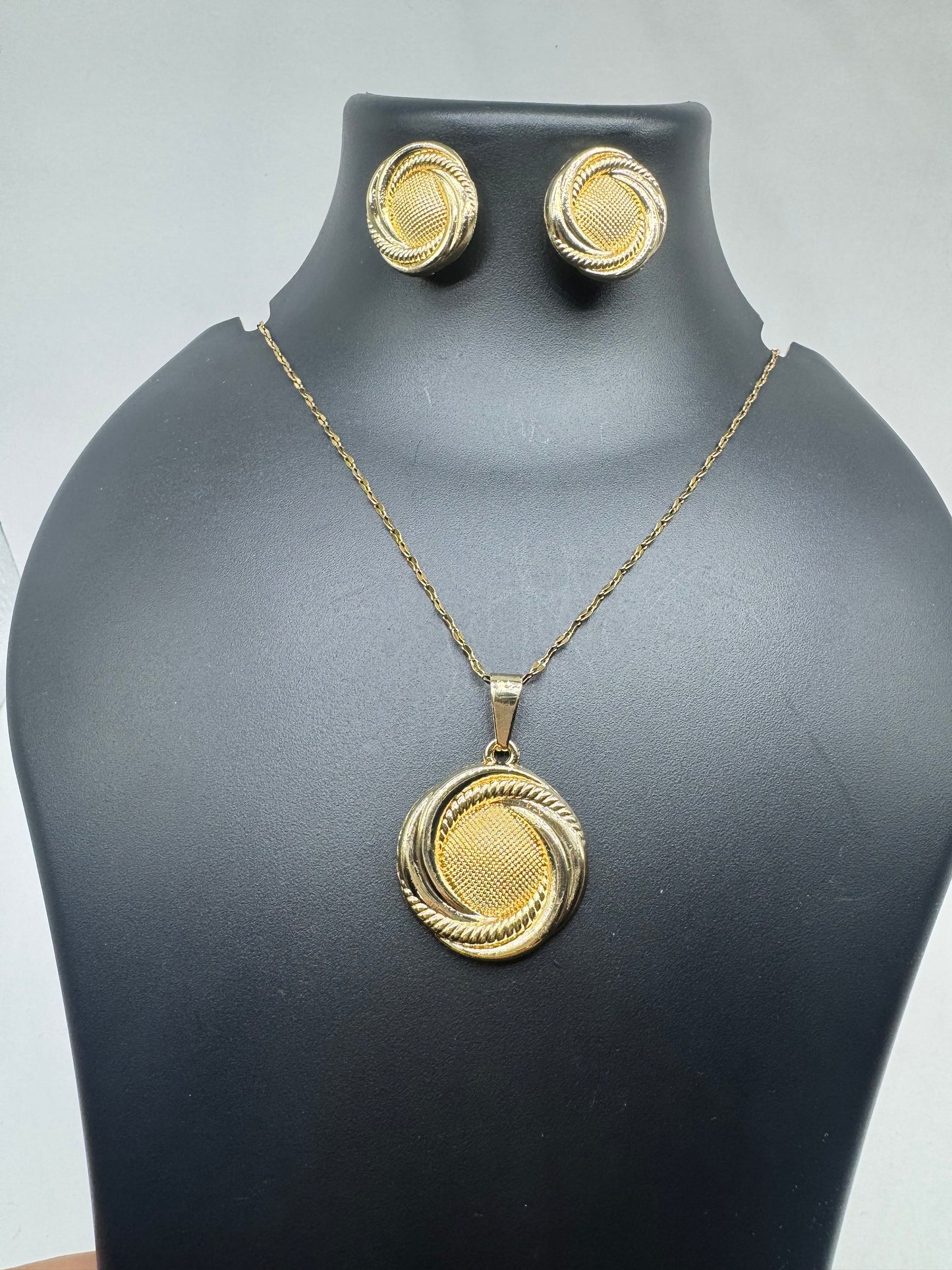 Elegant Textured Gold Pendant & Stud Earrings Set