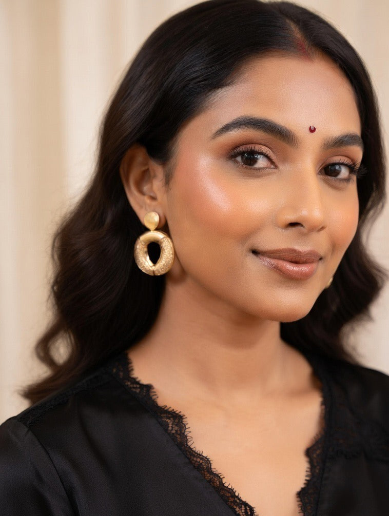 Golden Noir Halo Earrings – Textured Statement Elegance