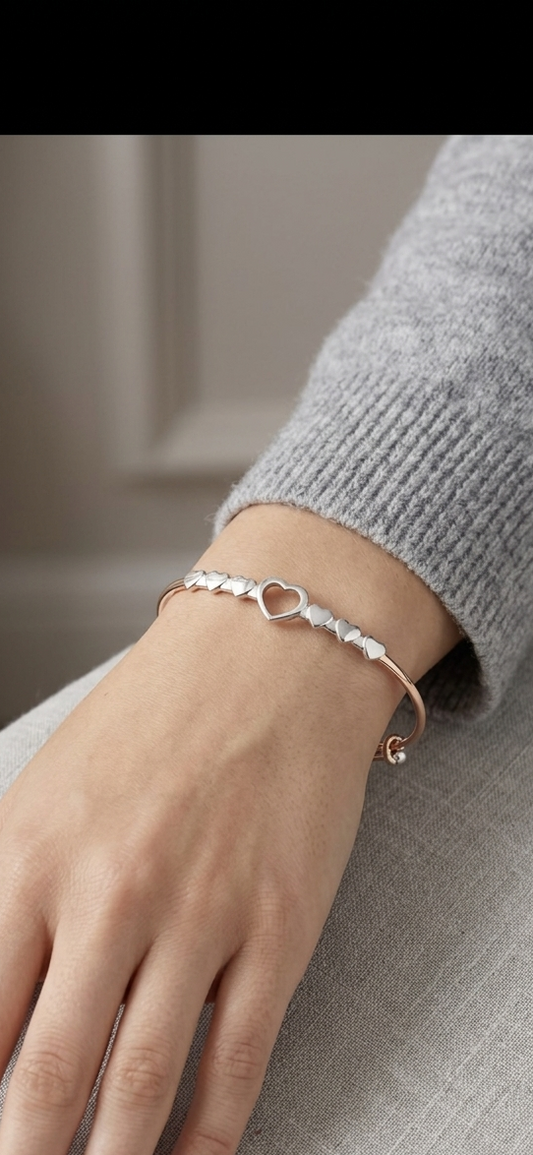 Dual Tone Heart Charm Bracelet – Rose Gold & Silver Minimal Elegance