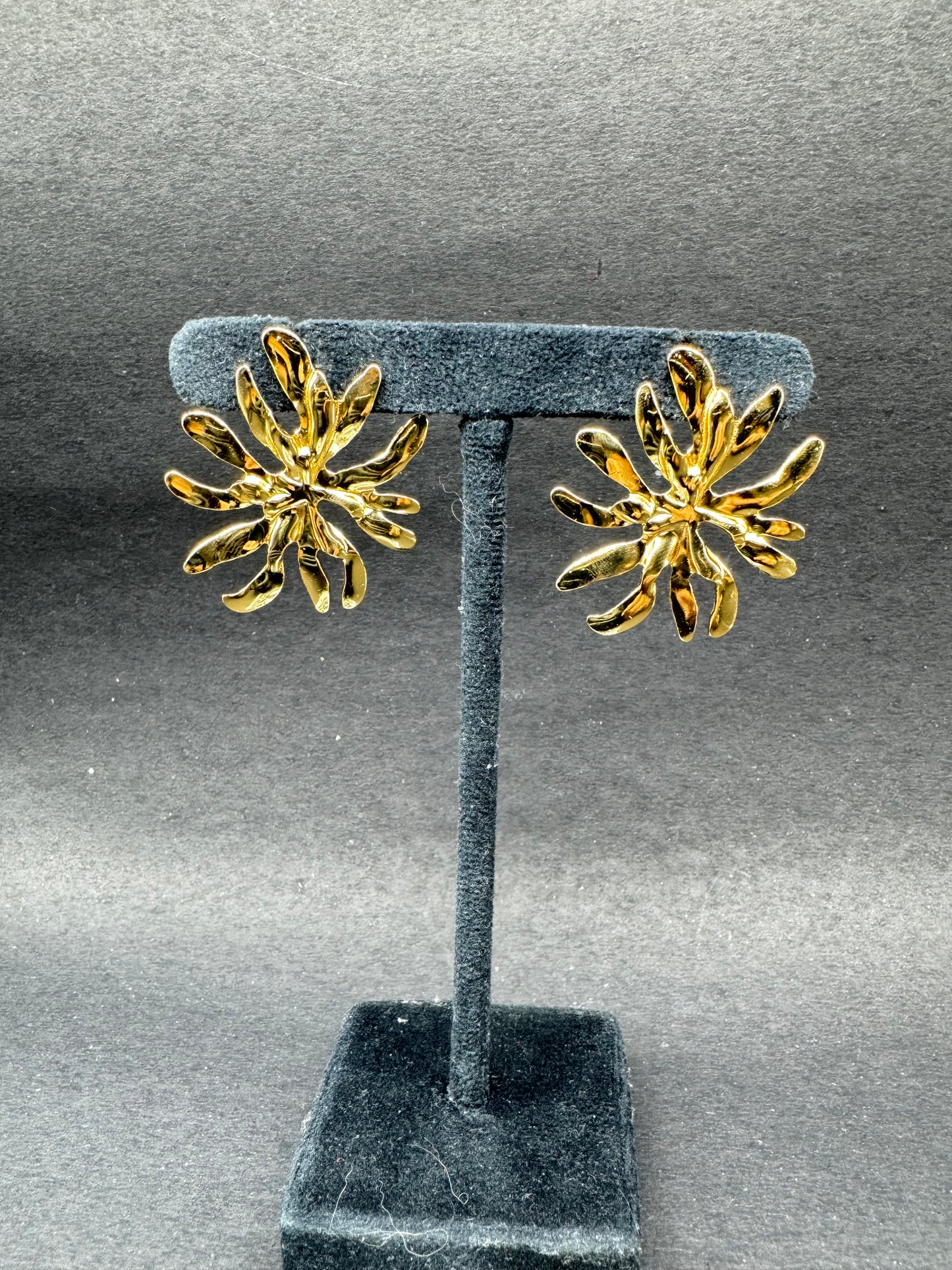 Elegant Floral Burst Gold Statement Earrings