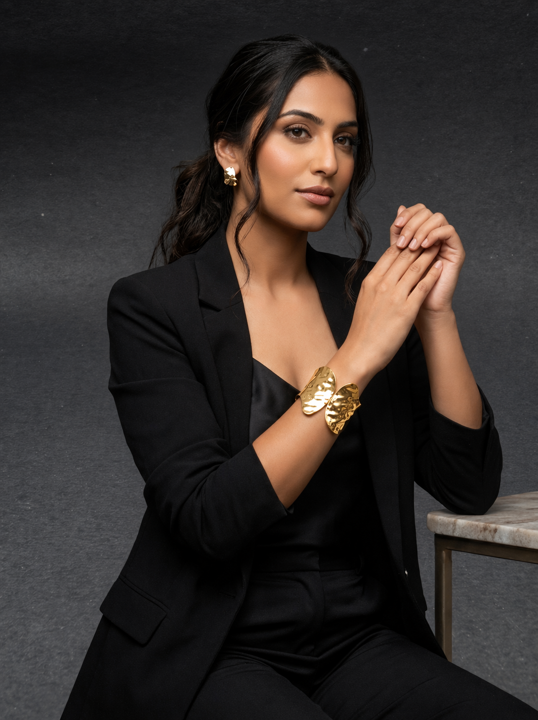 Elegant Golden Leaf Cuff Bracelet for Women – Luxury Statement Bracelet