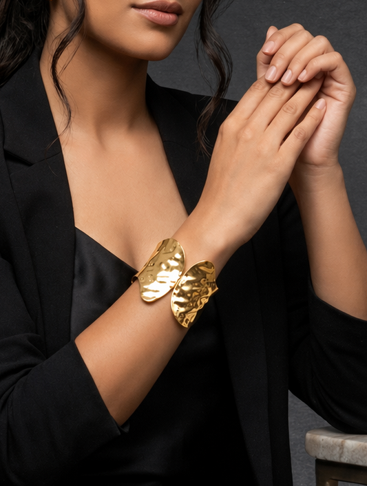 Elegant Golden Leaf Cuff Bracelet for Women – Luxury Statement Bracelet