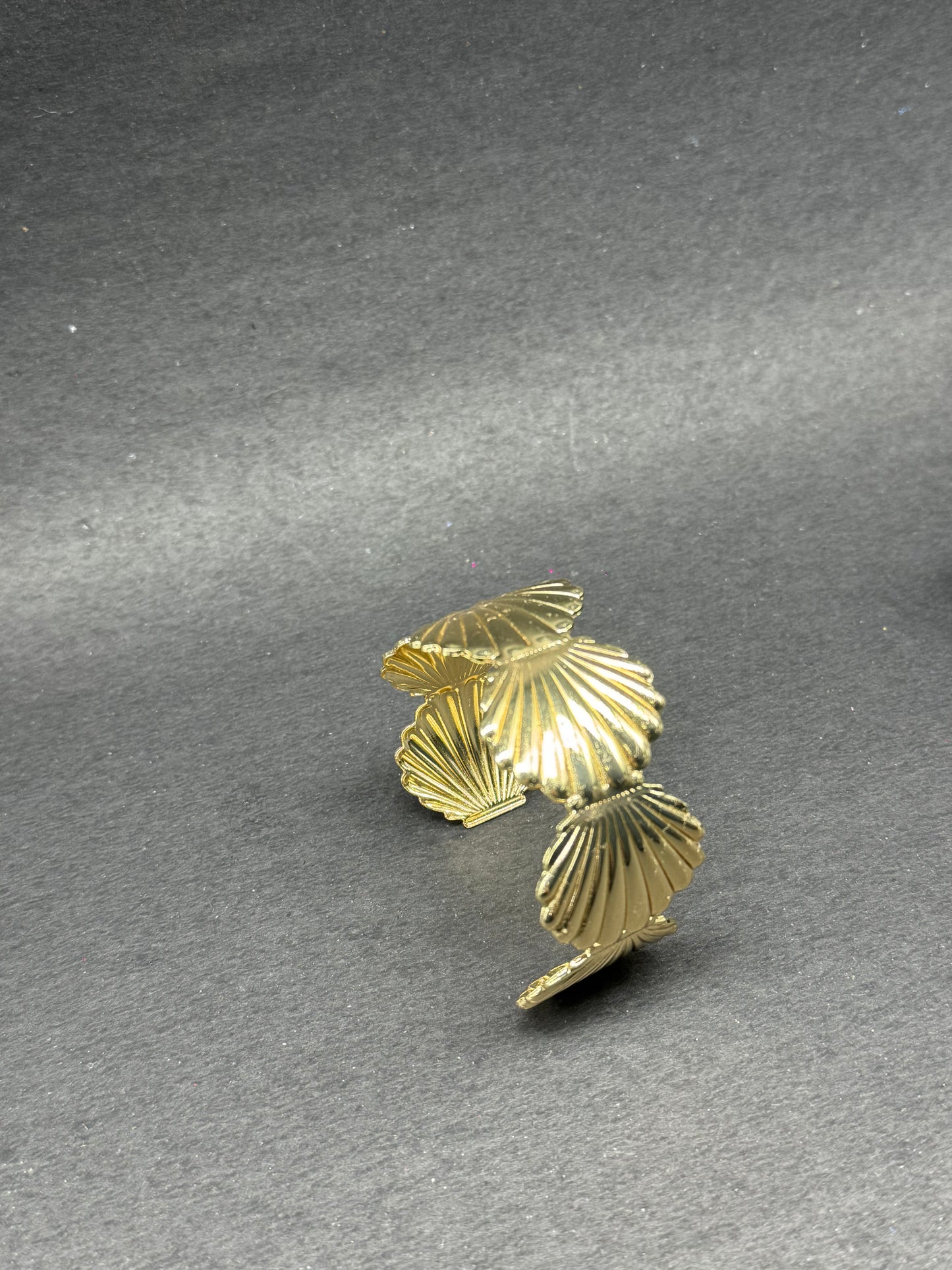 Elegant Full Gold Shell Leaf Statement Bracelet