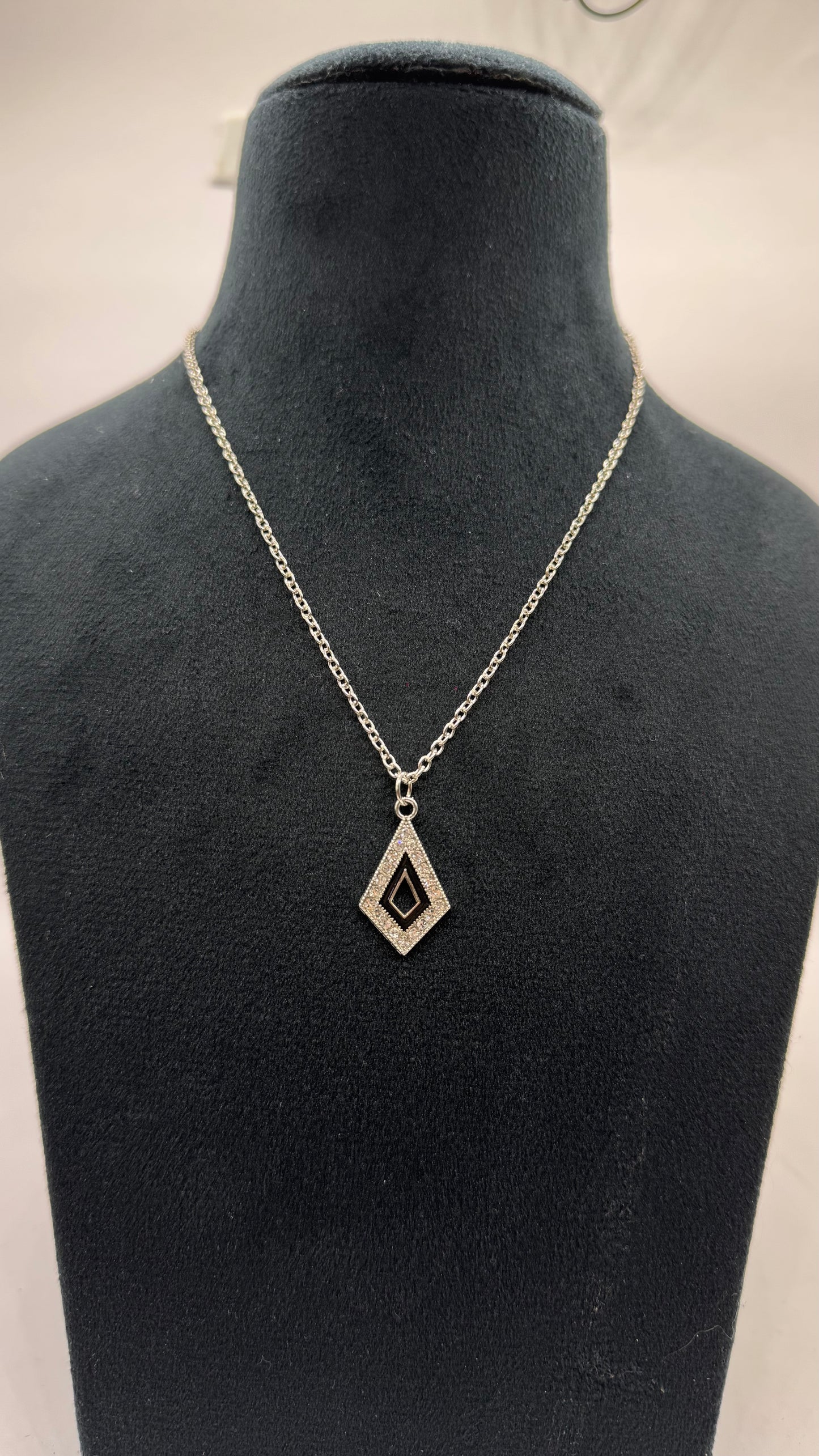 Elegant Diamond Shape Crystal Pendant Necklace