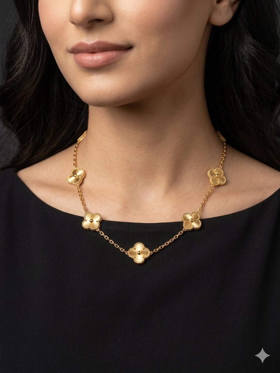 Gold Floral Clover Necklace – Minimal Elegant Statement