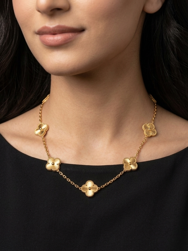 Gold Floral Clover Necklace – Minimal Elegant Statement