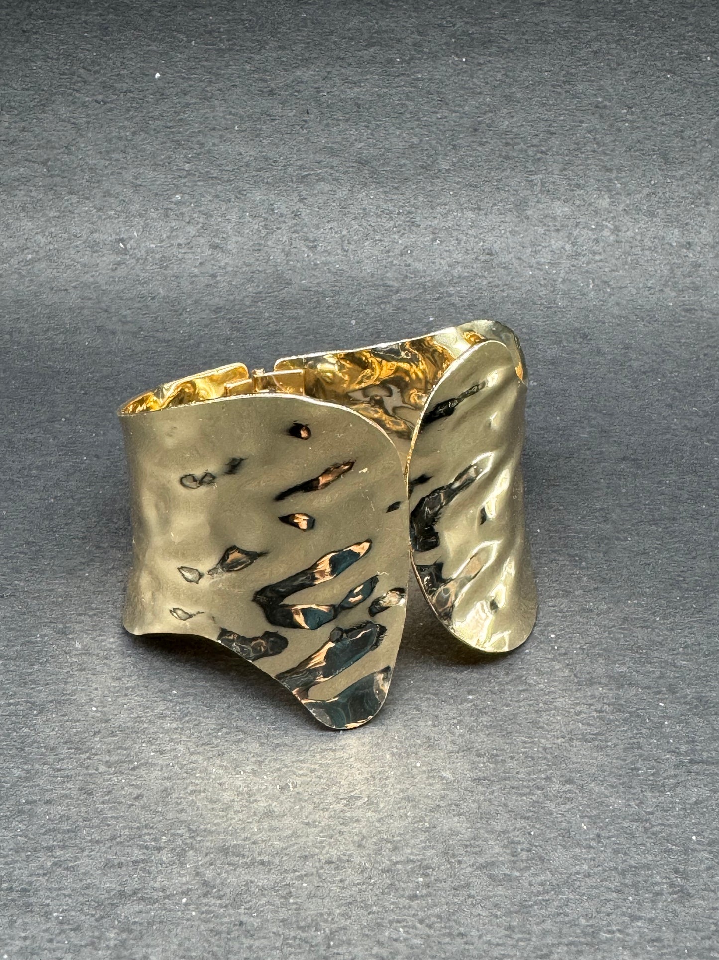 Elegant Golden Leaf Cuff Bracelet for Women – Luxury Statement Bracelet