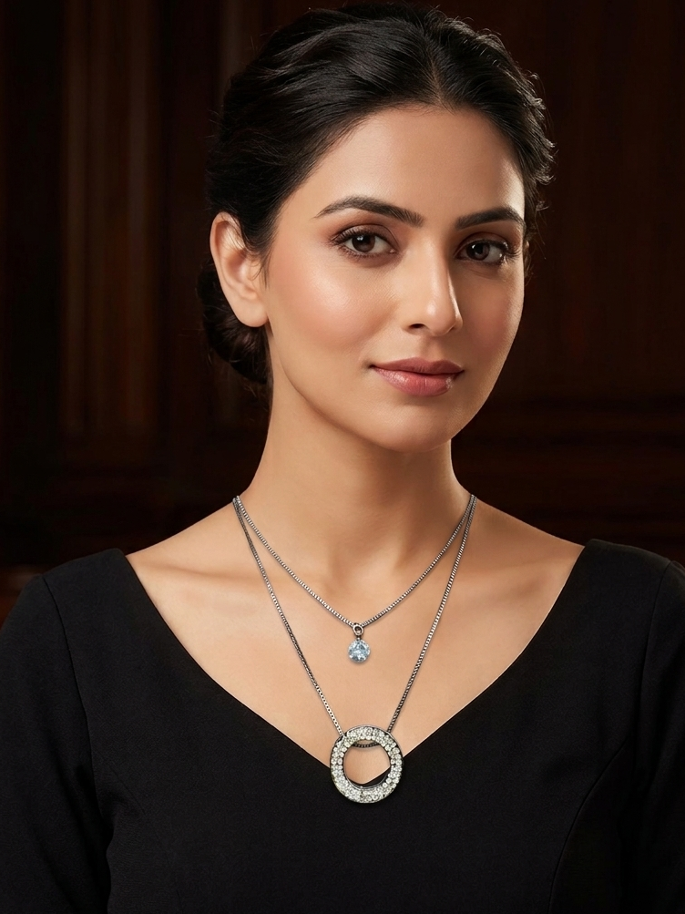 Silver Double Layer Circle Pendant Necklace – Elegant Sparkle Design