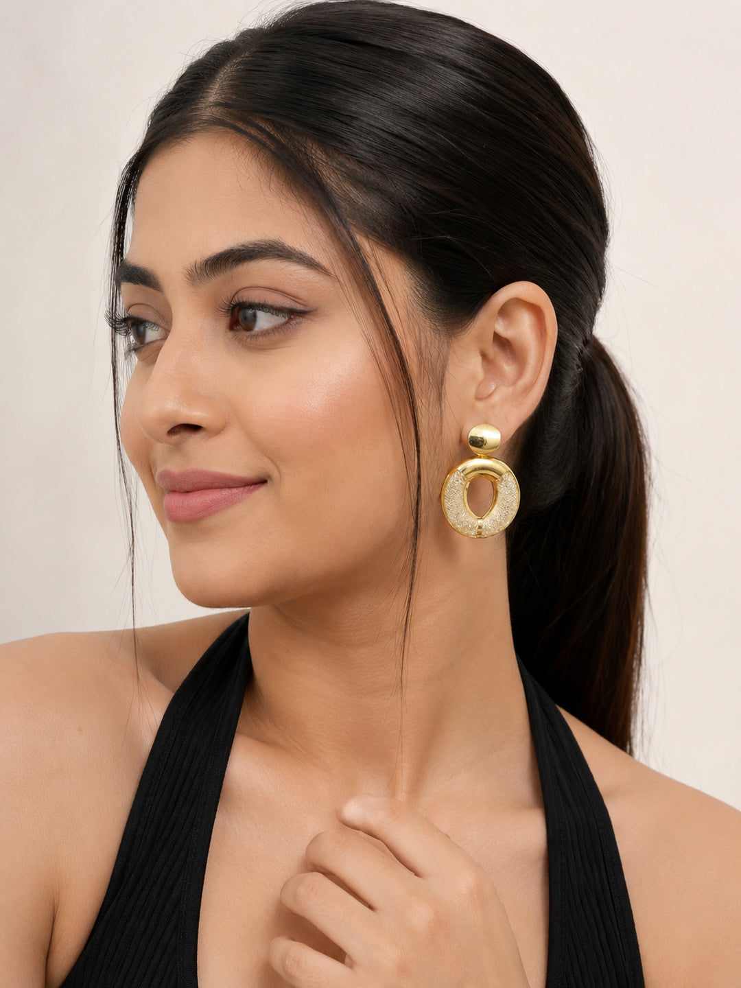 Golden Noir Halo Earrings – Textured Statement Elegance