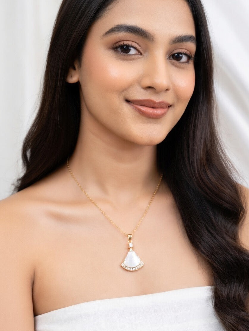 Elegant White Fan Pendant Gold Necklace
