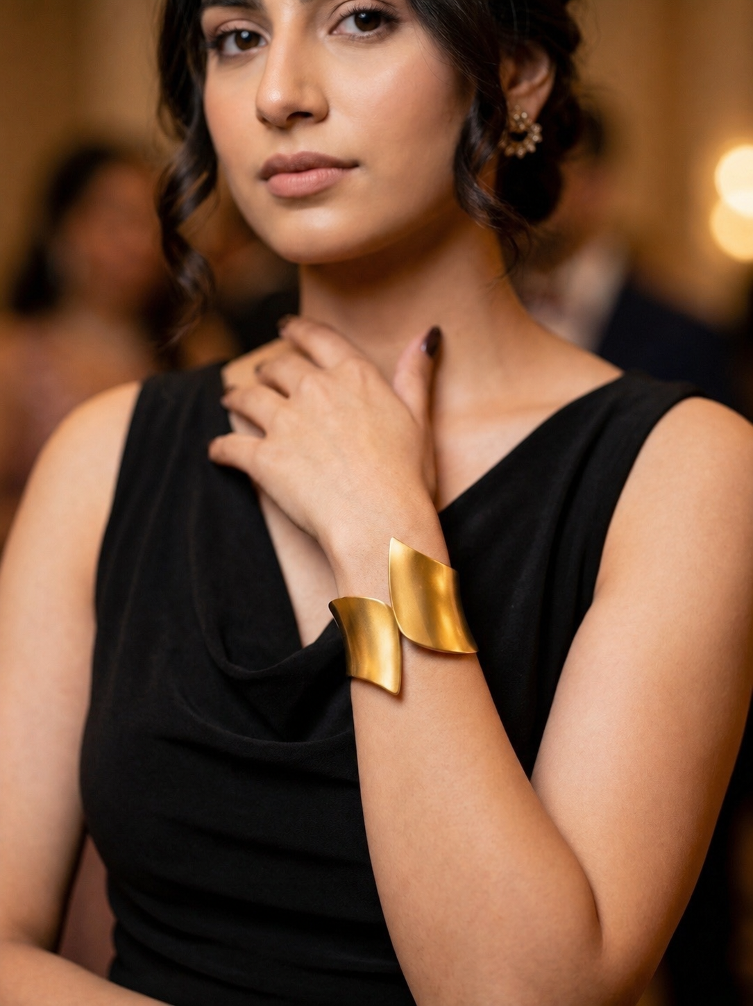Gold Sculptural Cuff Bracelet – Bold Contemporary Statement