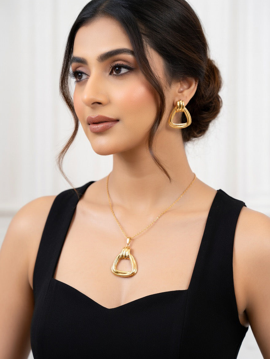 Elegant Sculpted Gold Pendant & Earrings Set – Minimalist Statement Jewelry