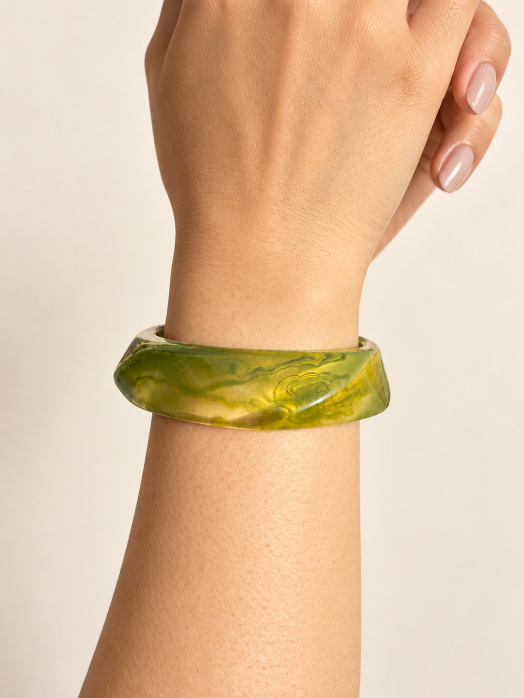 ELVION Olive Marbled Bangle — Close-up detail