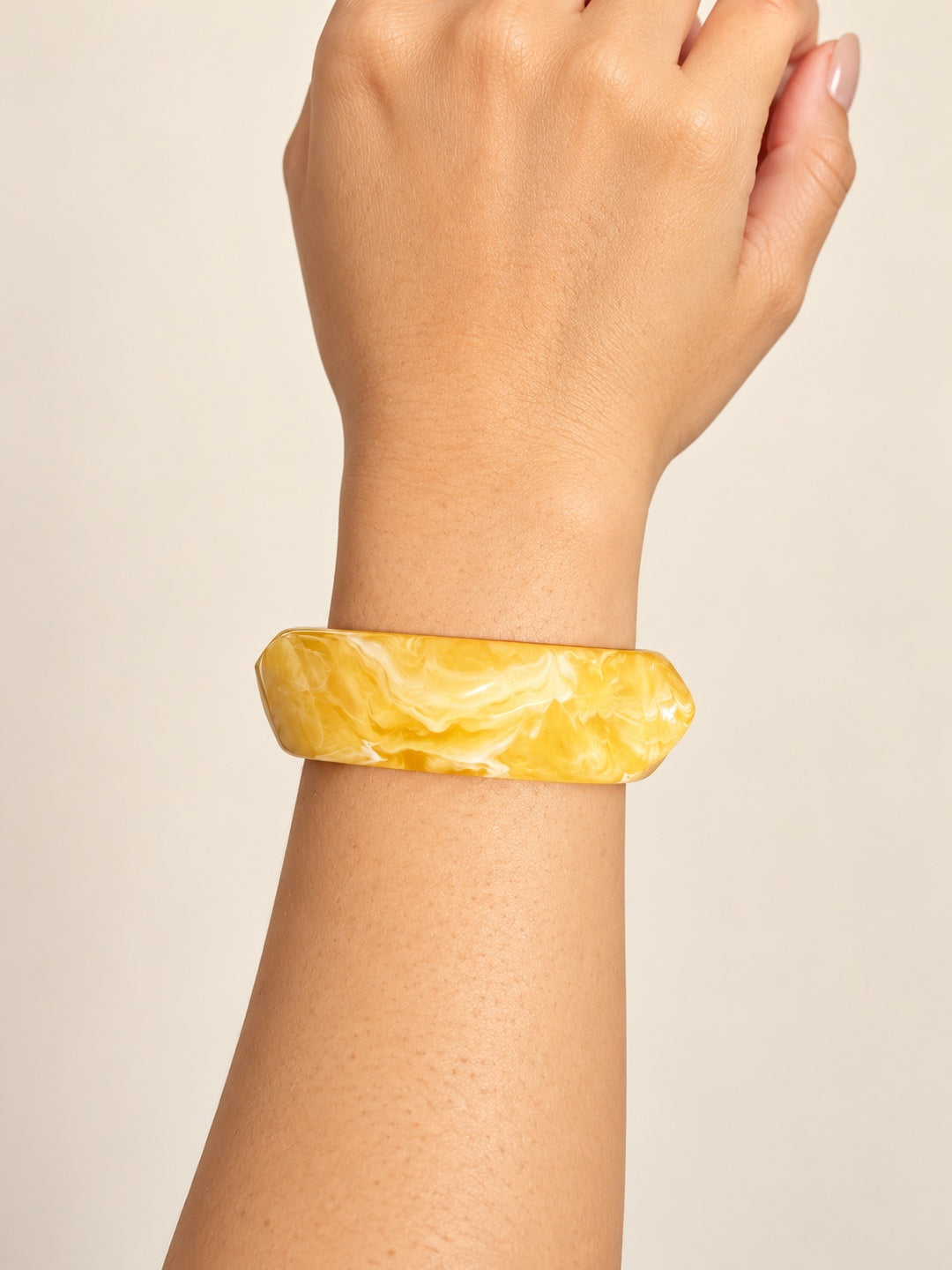 ELVION Yellow Marbled Bangle — Close-up detail