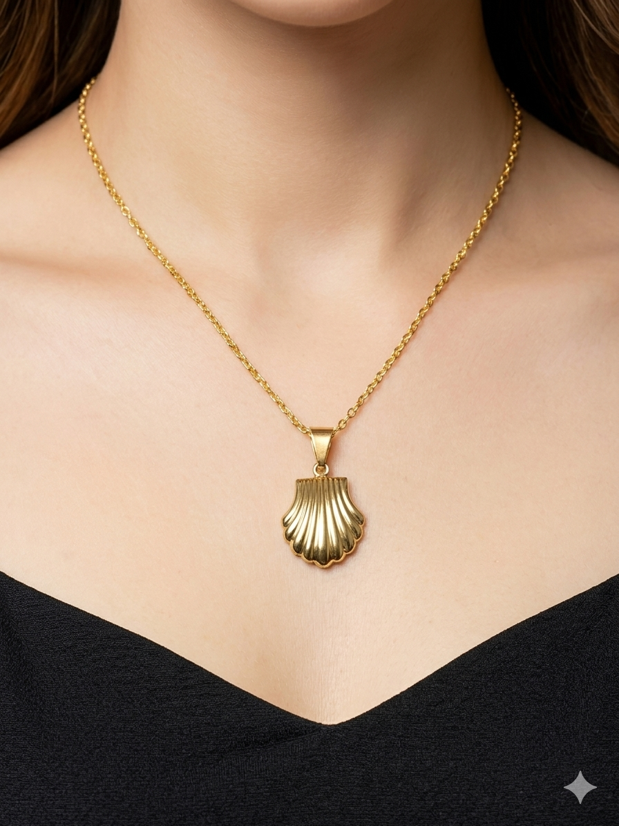 Golden Shell Pendant Necklace – Minimal Elegance Statement Piece