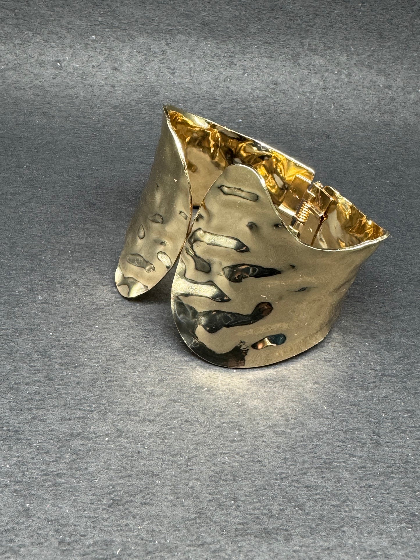 Elegant Golden Leaf Cuff Bracelet for Women – Luxury Statement Bracelet