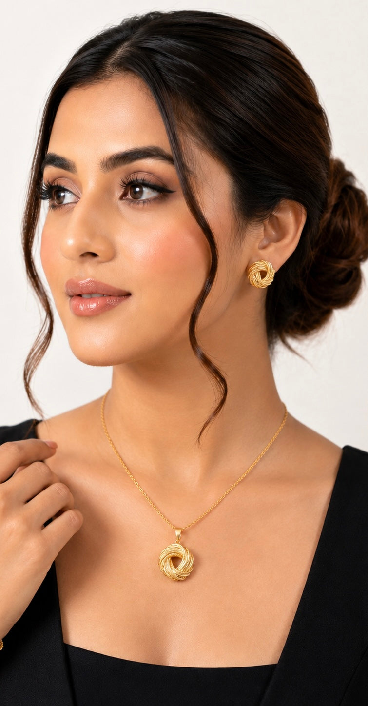 Golden Knot Pendant Set – Timeless Elegance