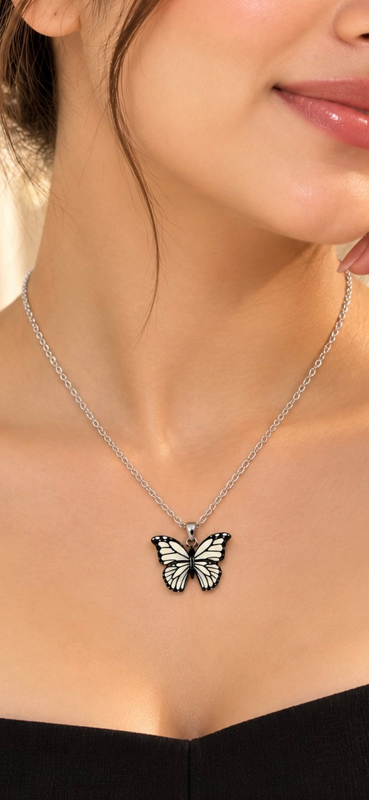 Elegant Butterfly Pendant Necklace – Gold Minimal Nature Charm
