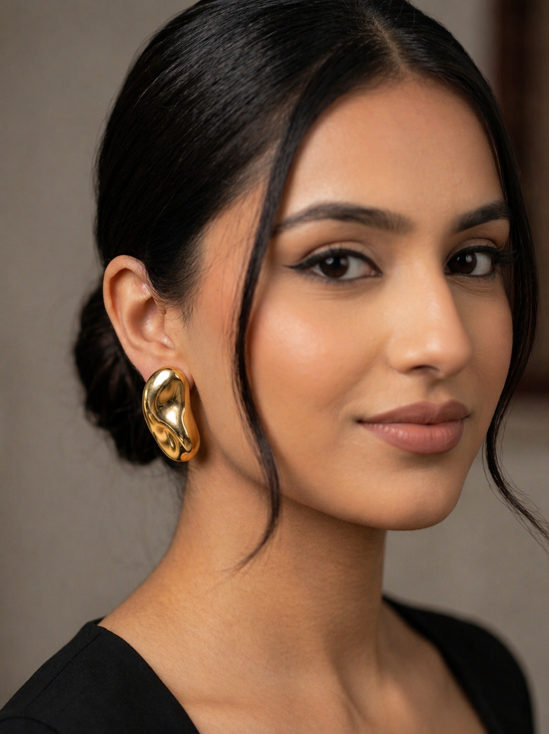 Elegant Sculpted Glossy Gold Statement Stud Earrings