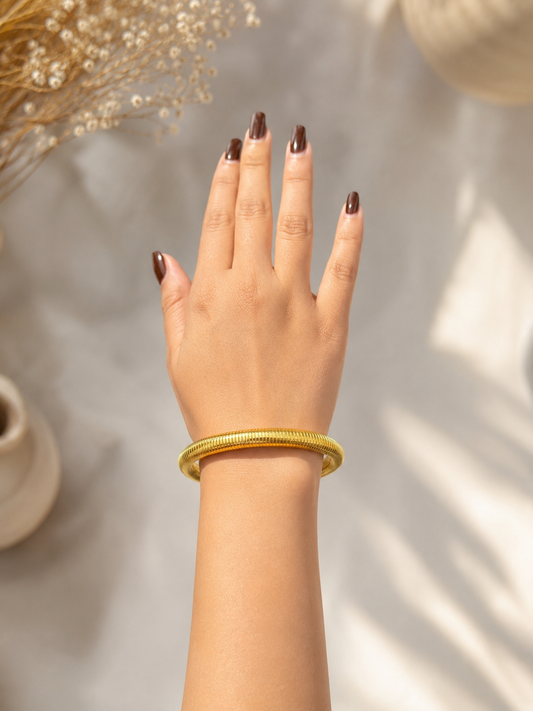 Luna Gold Ribbed Bangle – 18K Gold Plated Statement Bracelet