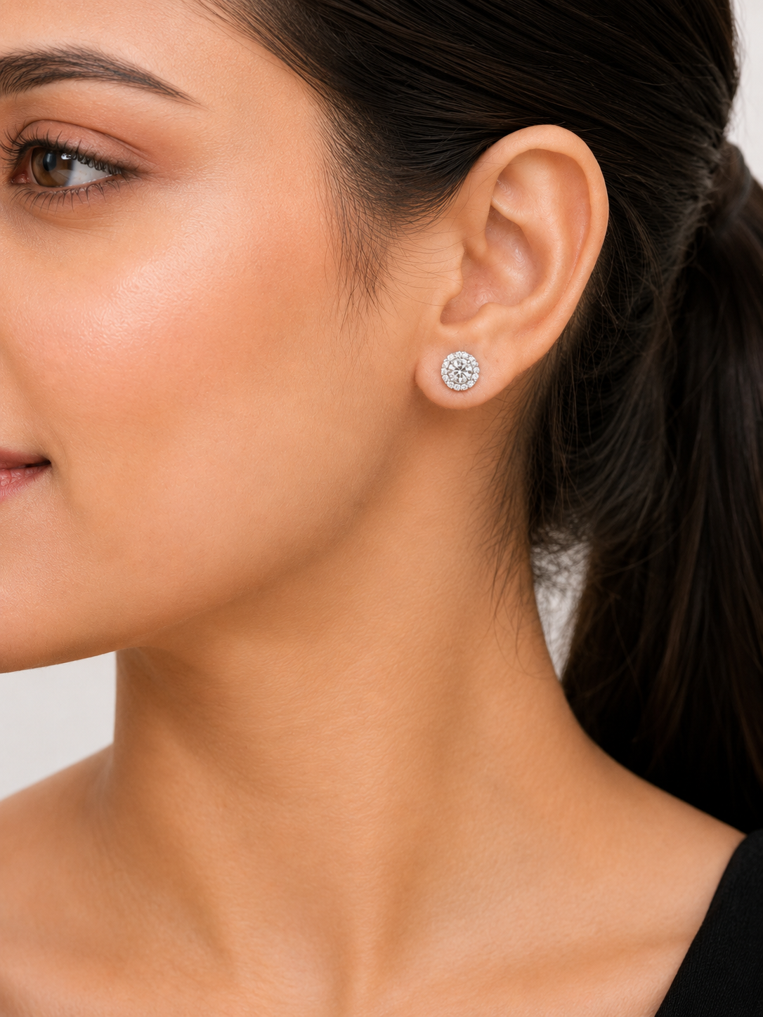 Elvion Halo Sparkle Round Stud Earrings – Timeless Everyday Elegance