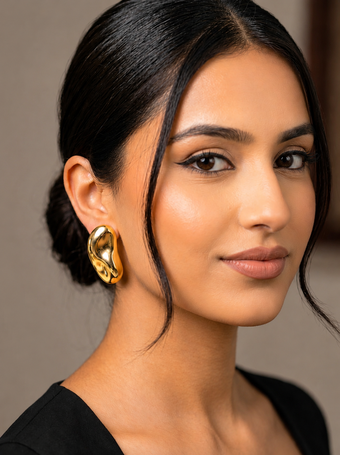 Elegant Sculpted Glossy Gold Statement Stud Earrings