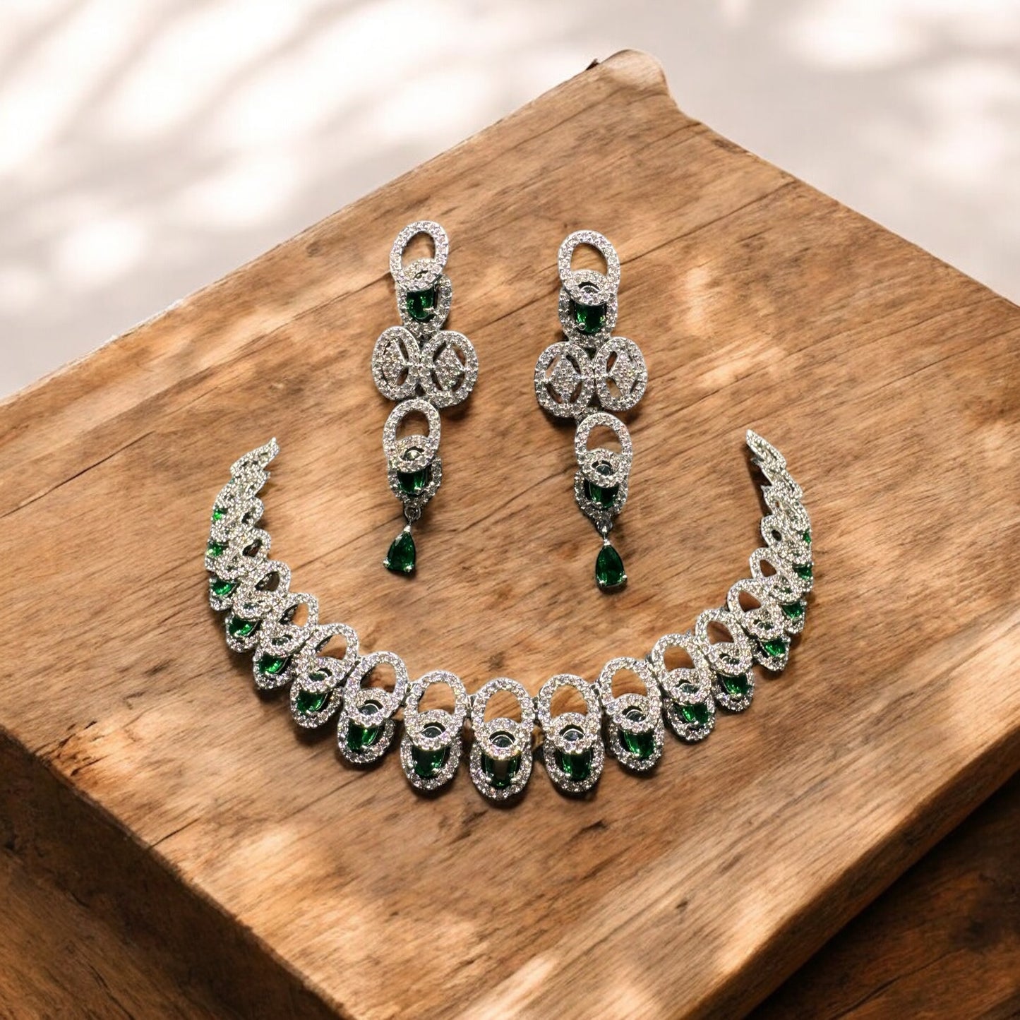 Beautiful Necklace and Earrings with pearls.
