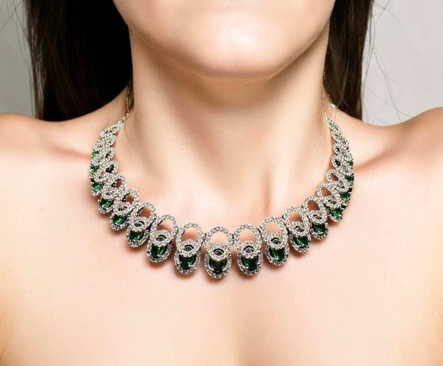Beautiful Necklace and Earrings with pearls.