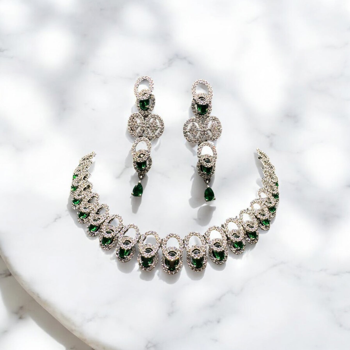 Beautiful Necklace and Earrings with pearls.